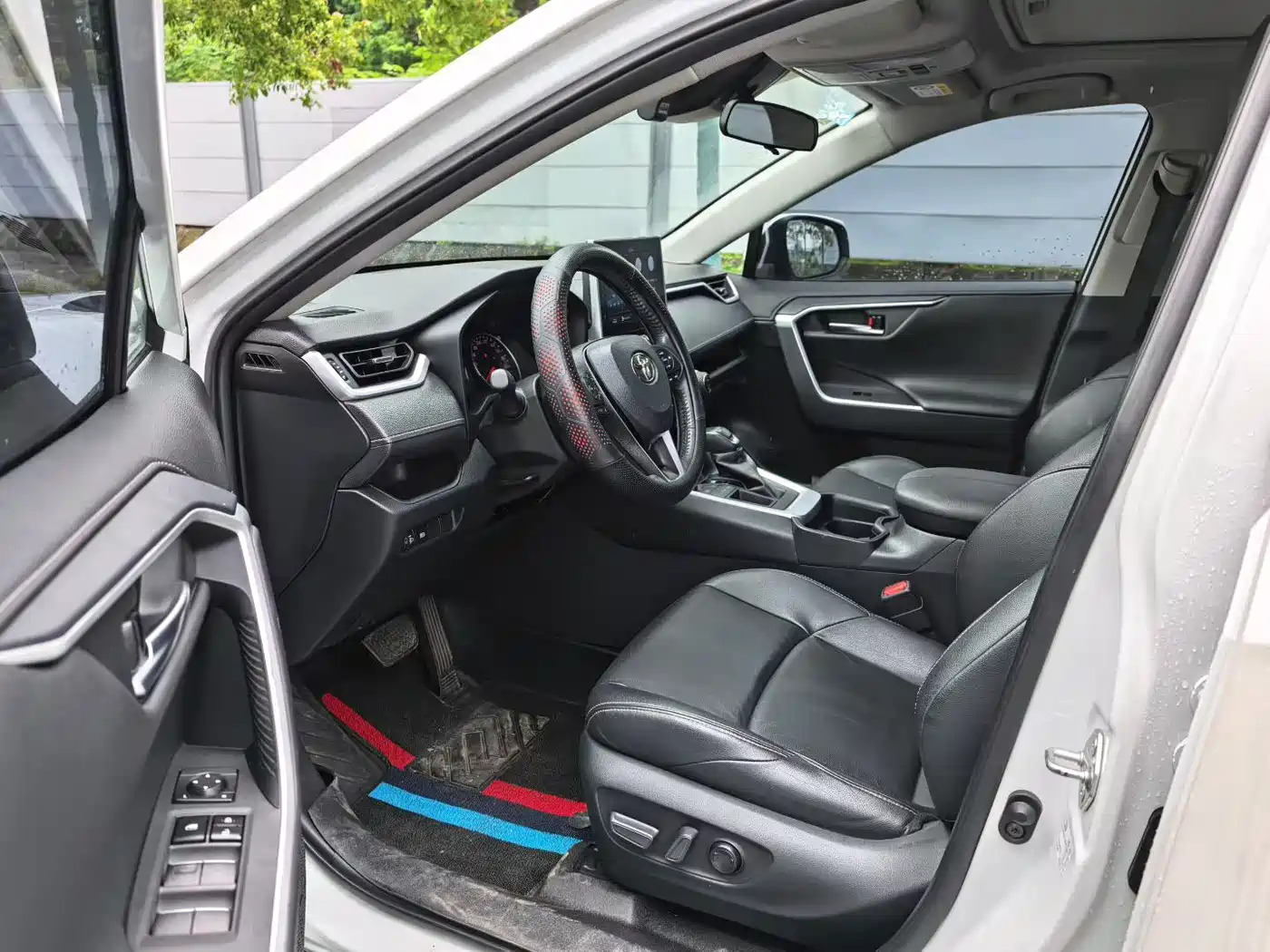 Toyota Wildlander 2022 2.0L CVT FWD Luxury Edition фото 4