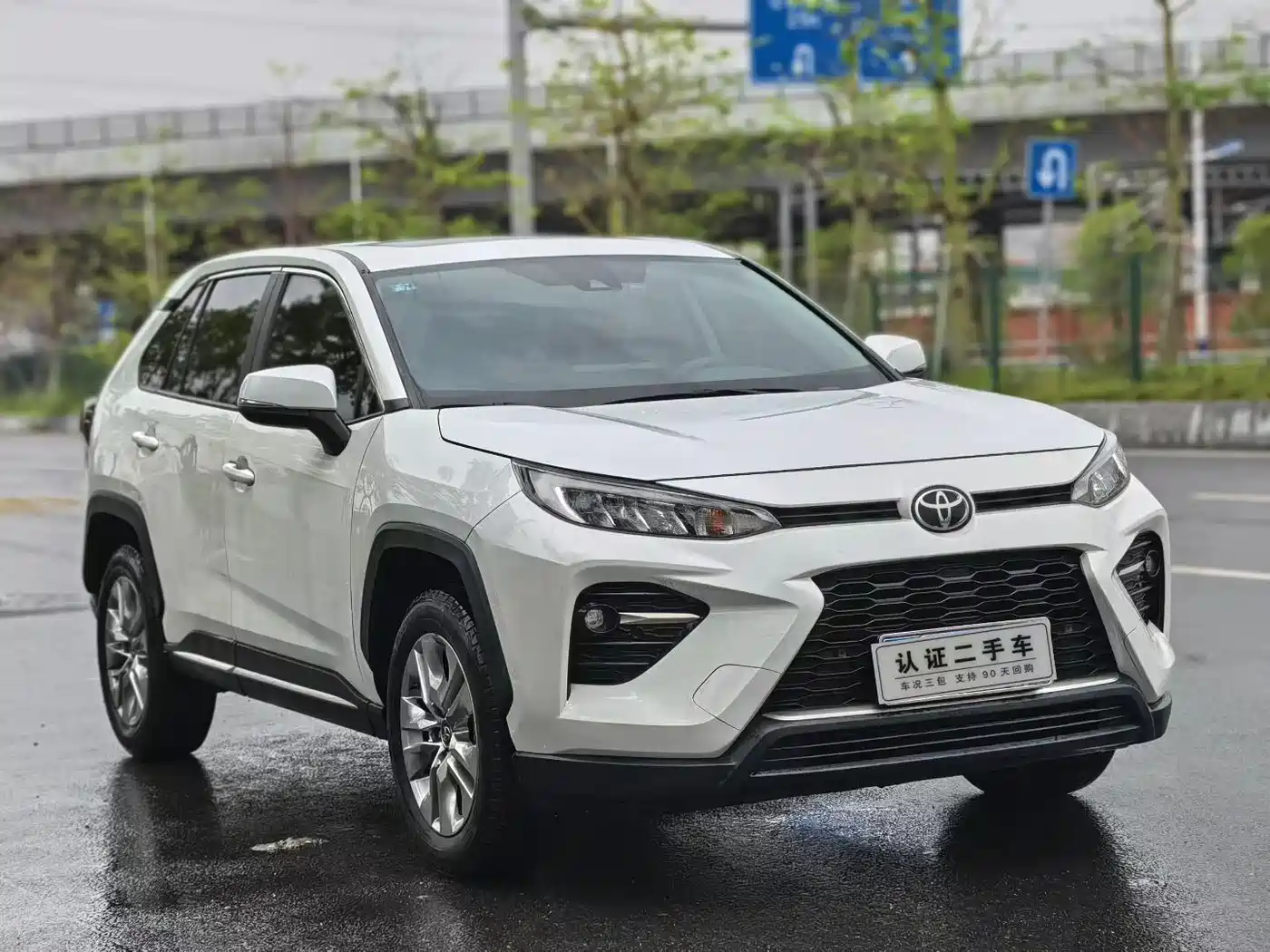 Toyota Wildlander 2022 2.0L CVT FWD Luxury Edition фото 3
