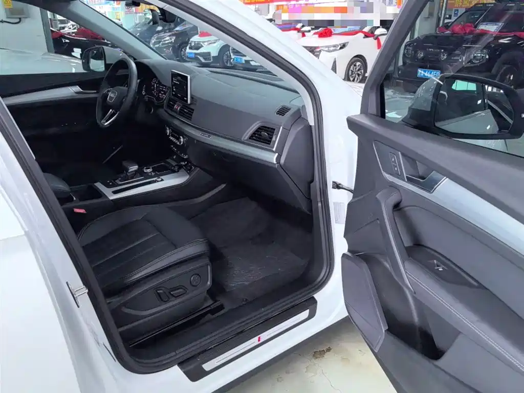 Audi Q5L 2020 Facelift 40 TFSI Honor Fashion фото 22