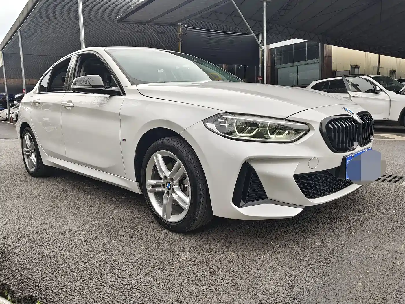 BMW 1 Series 2022 120i M Sport Shadow Edition фото 3