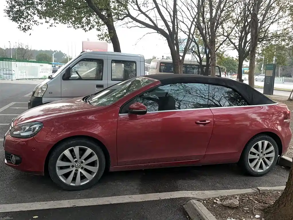 Volkswagen Golf (Import) 2012 1.4TSI Luxury Convertible Edition фото 7