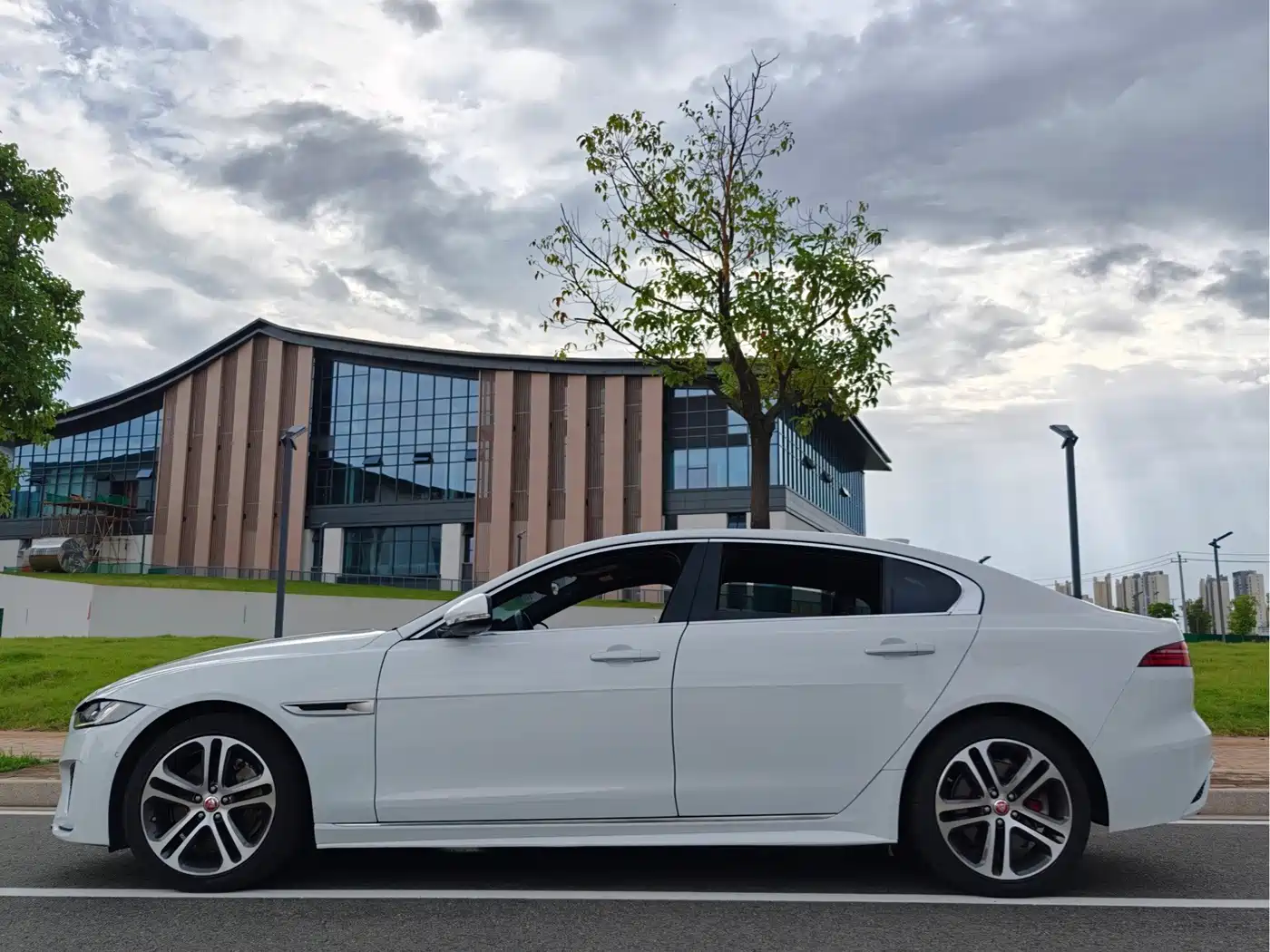 Фото 3 - Jaguar XEL