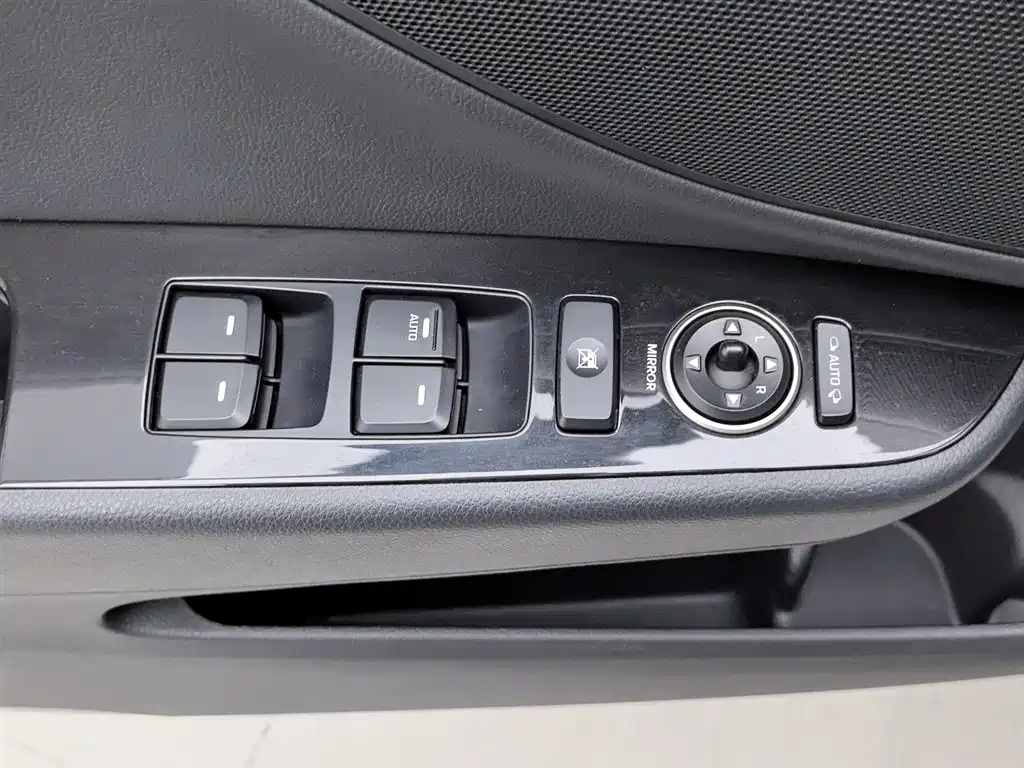 Hyundai Mistra 2014 1.8L Auto Premium DLX фото 9