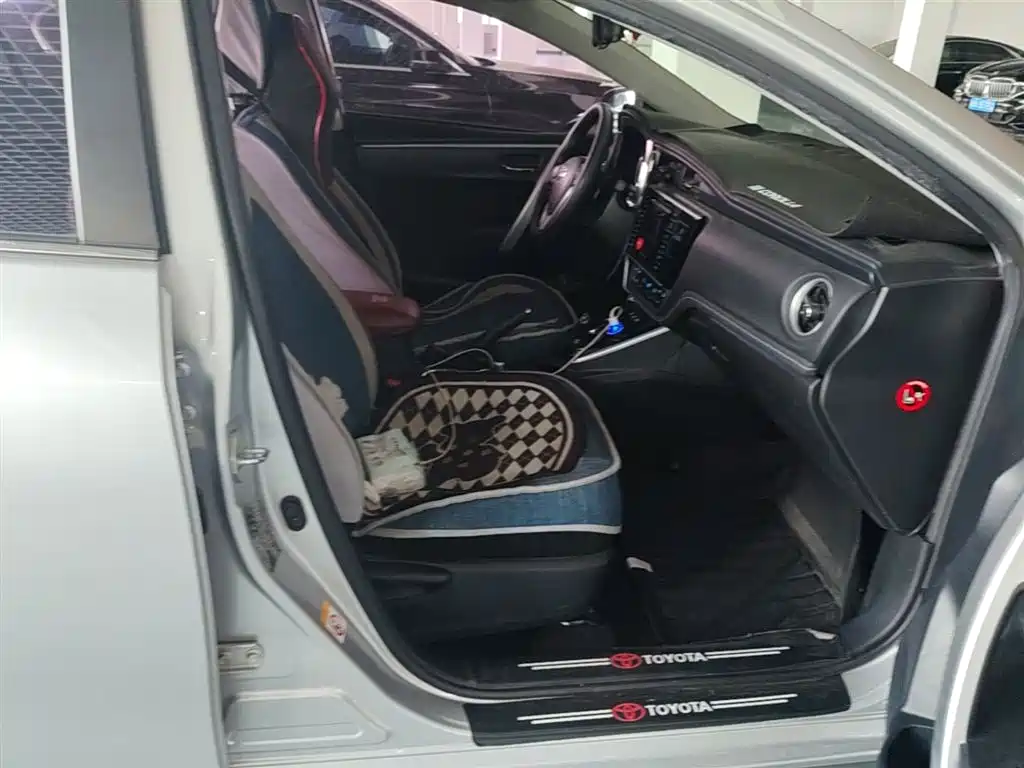 Toyota Corolla 2017 Facelift Hybrid 1.8L E-CVT Leading Edition фото 25