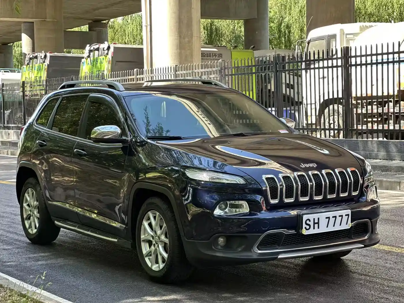 Photo 7 - Jeep Cherokee