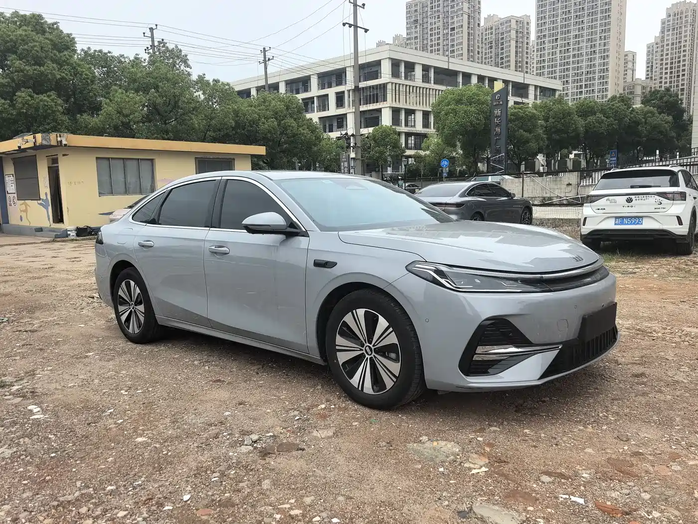 Geely Galaxy Galaxy A7 2025 EM-i 70km Explorer Edition фото 7