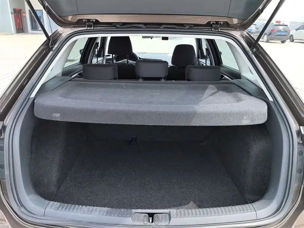 Volkswagen Lavida Tour 2013 1.6L Automatic Trend Style фото 15