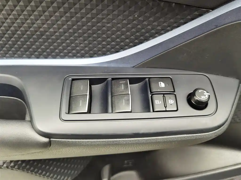 Toyota IZOA 2021 2.0L Yixiang Edition фото 9