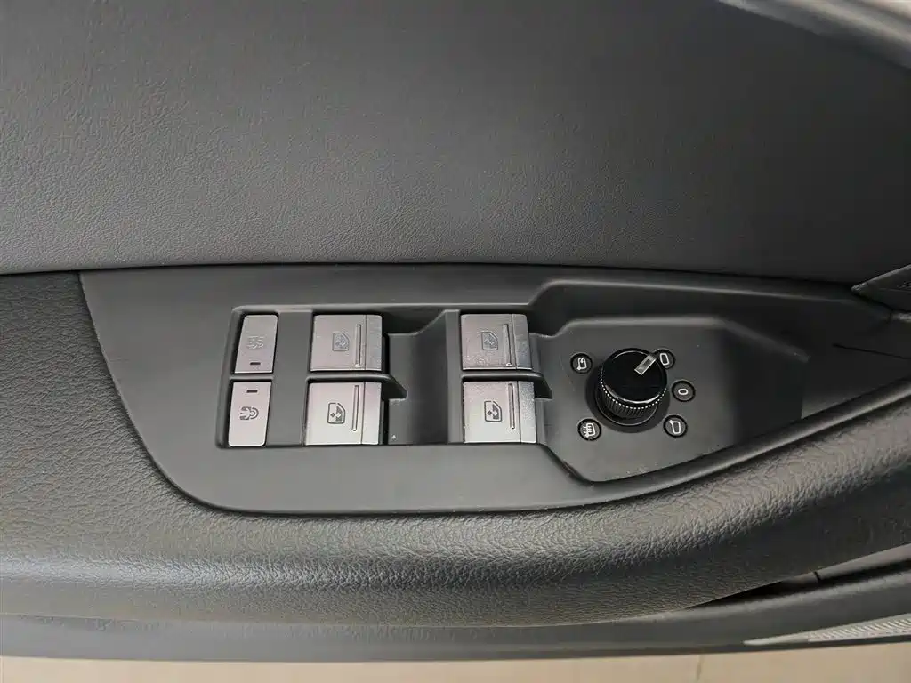 Audi A6L 2023 40 TFSI Luxury Dynamic фото 9