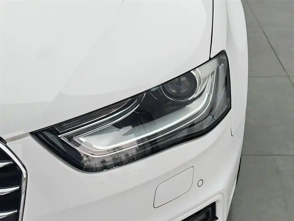 Audi A4L 2016 35 TFSI Collector's Edition S line Comfort фото 7
