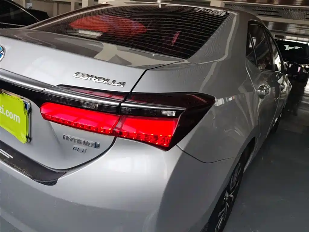 Toyota Corolla 2017 Facelift Hybrid 1.8L E-CVT Leading Edition фото 8