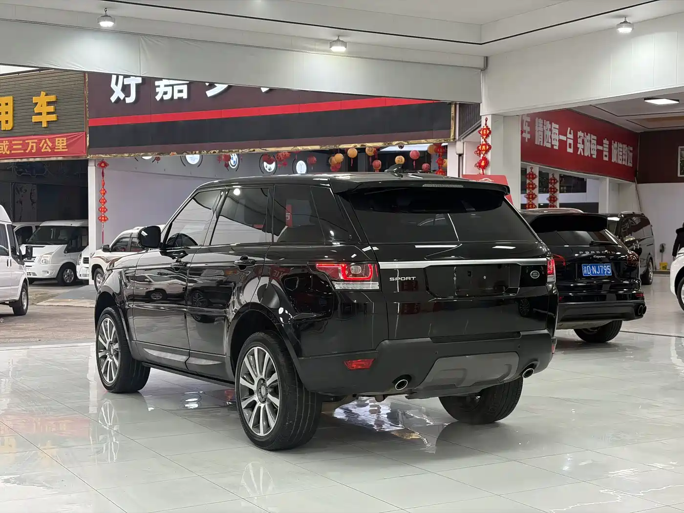 Land Rover Range Rover Sport 2017 3.0 SC V6 SE фото 4