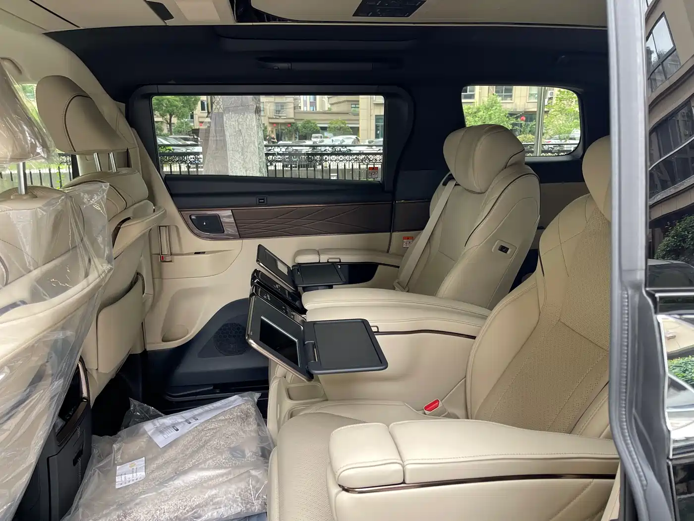 Toyota Alphard 2024 Hybrid 2.5L Ultimate Enjoyment Edition фото 7