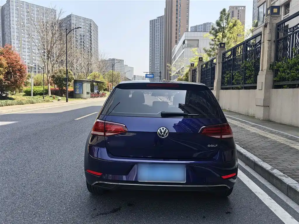 Volkswagen Golf 2018 1.6L Automatic Comfort фото 16