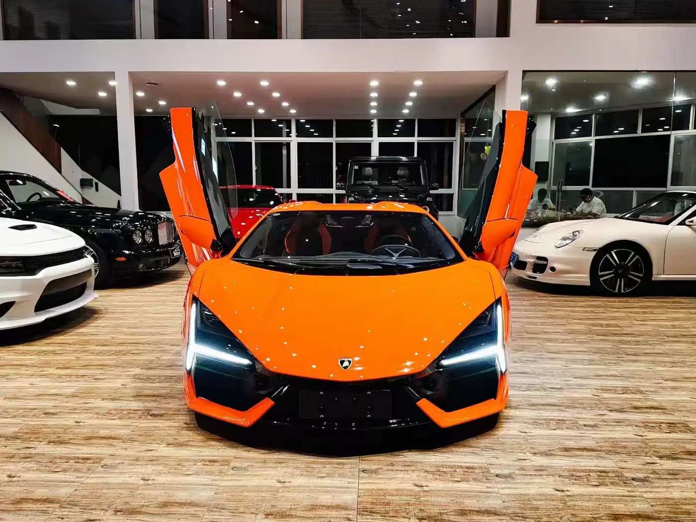 LAMBORGHINI REVUELTO