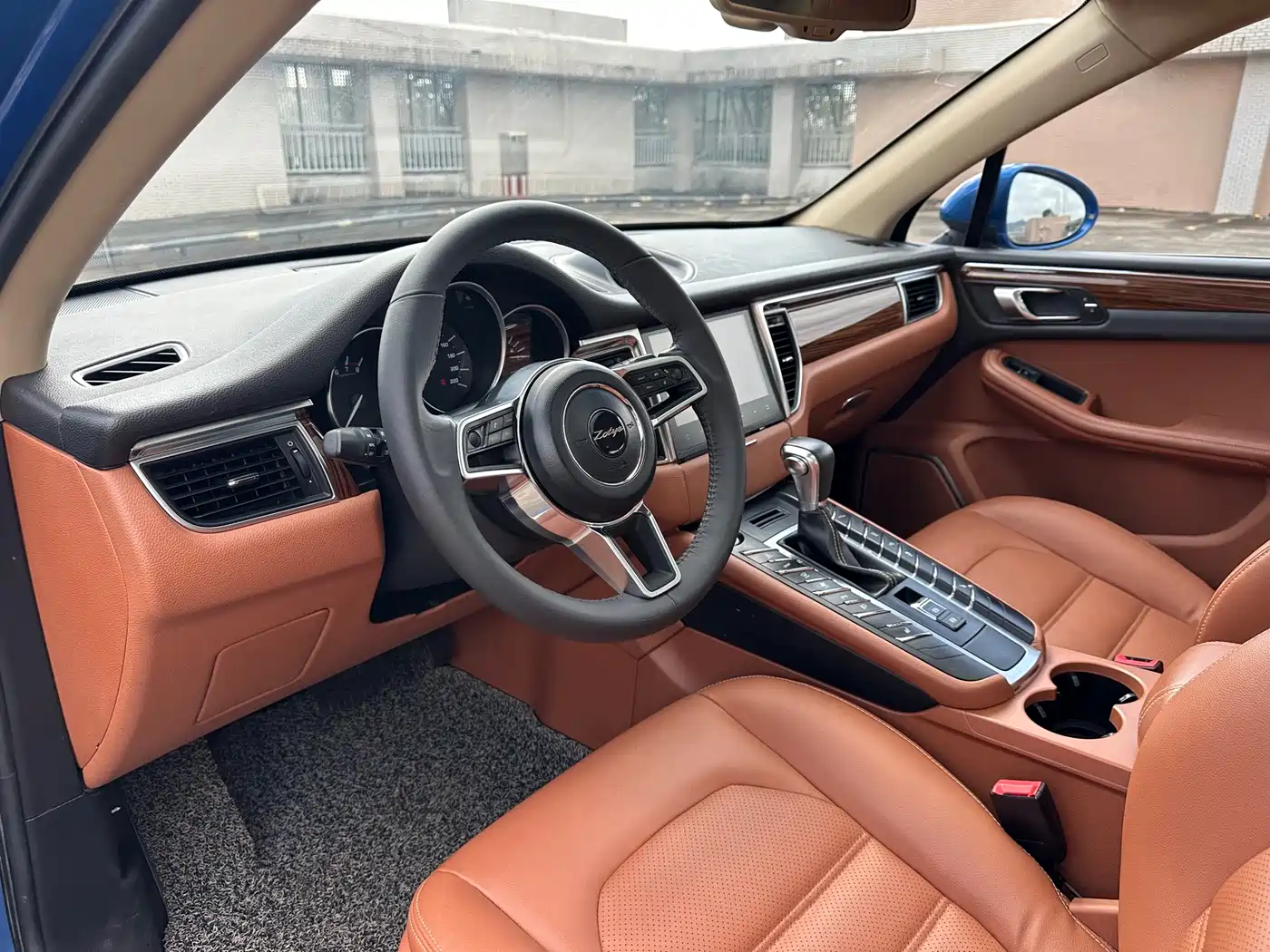 Фото 10 - Zotye SR9