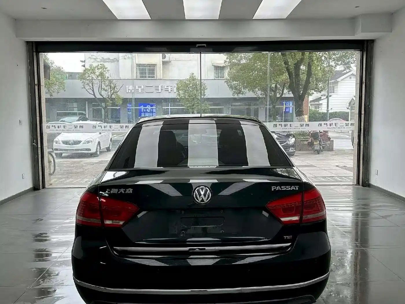 Volkswagen Passat 2011 1.8TSI Automatic Premium Edition фото 8