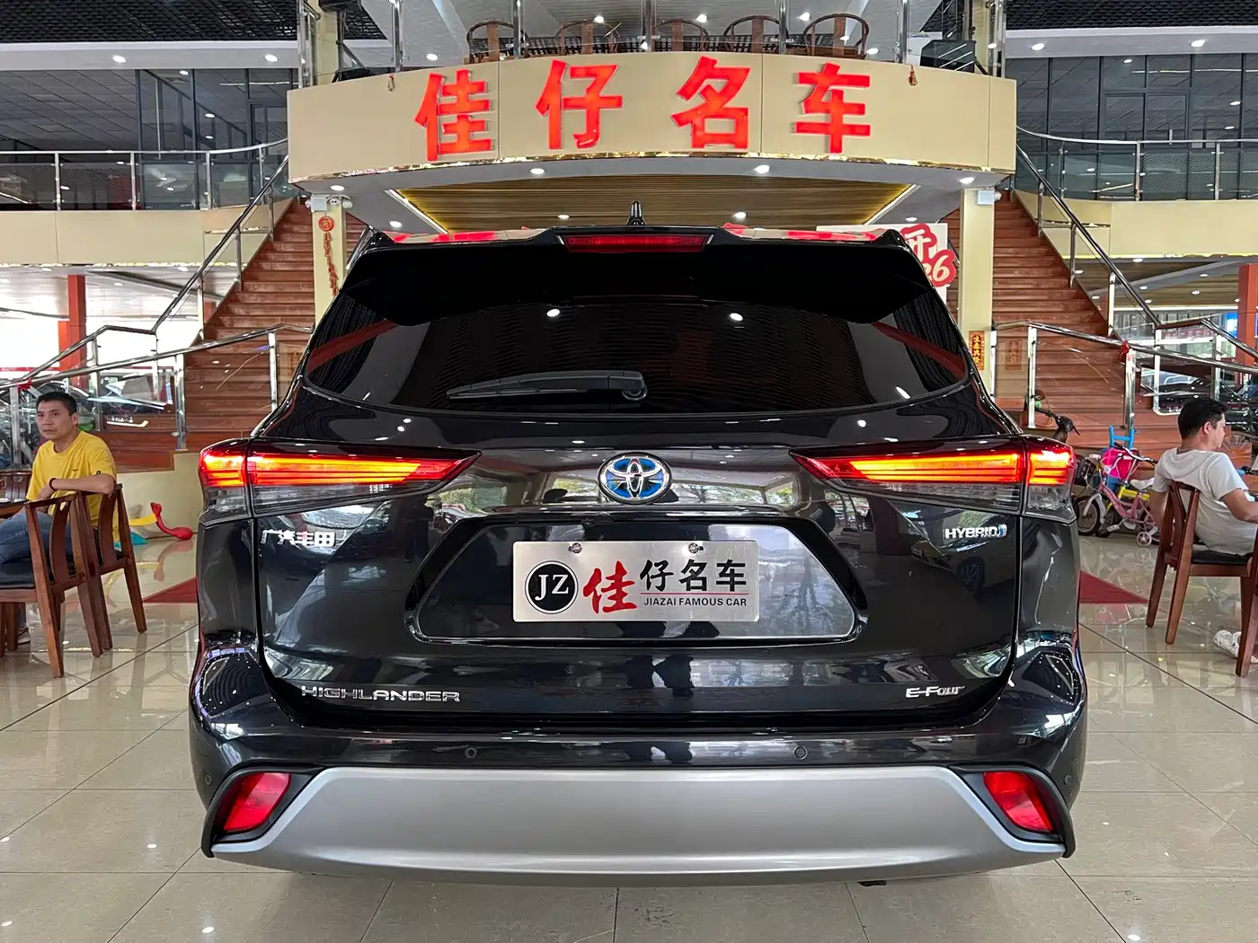 Toyota Highlander 2022 Model Dual Engine 2.5L 4WD Premium Edition 7-Seater фото 3