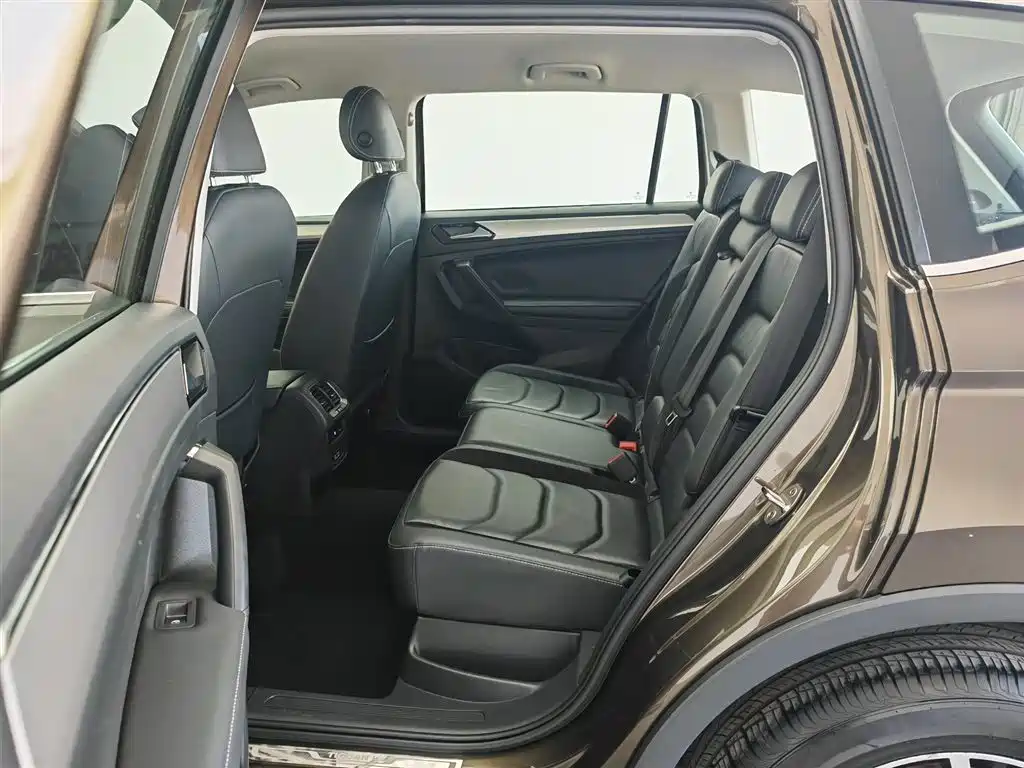 Volkswagen Tiguan L 2017 330TSI Automatic 2WD Comfort Edition фото 15