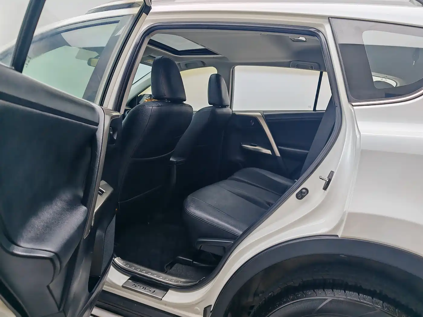 Toyota RAV4 Rongfang 2015 2.0L CVT 2WD Trend Edition фото 17