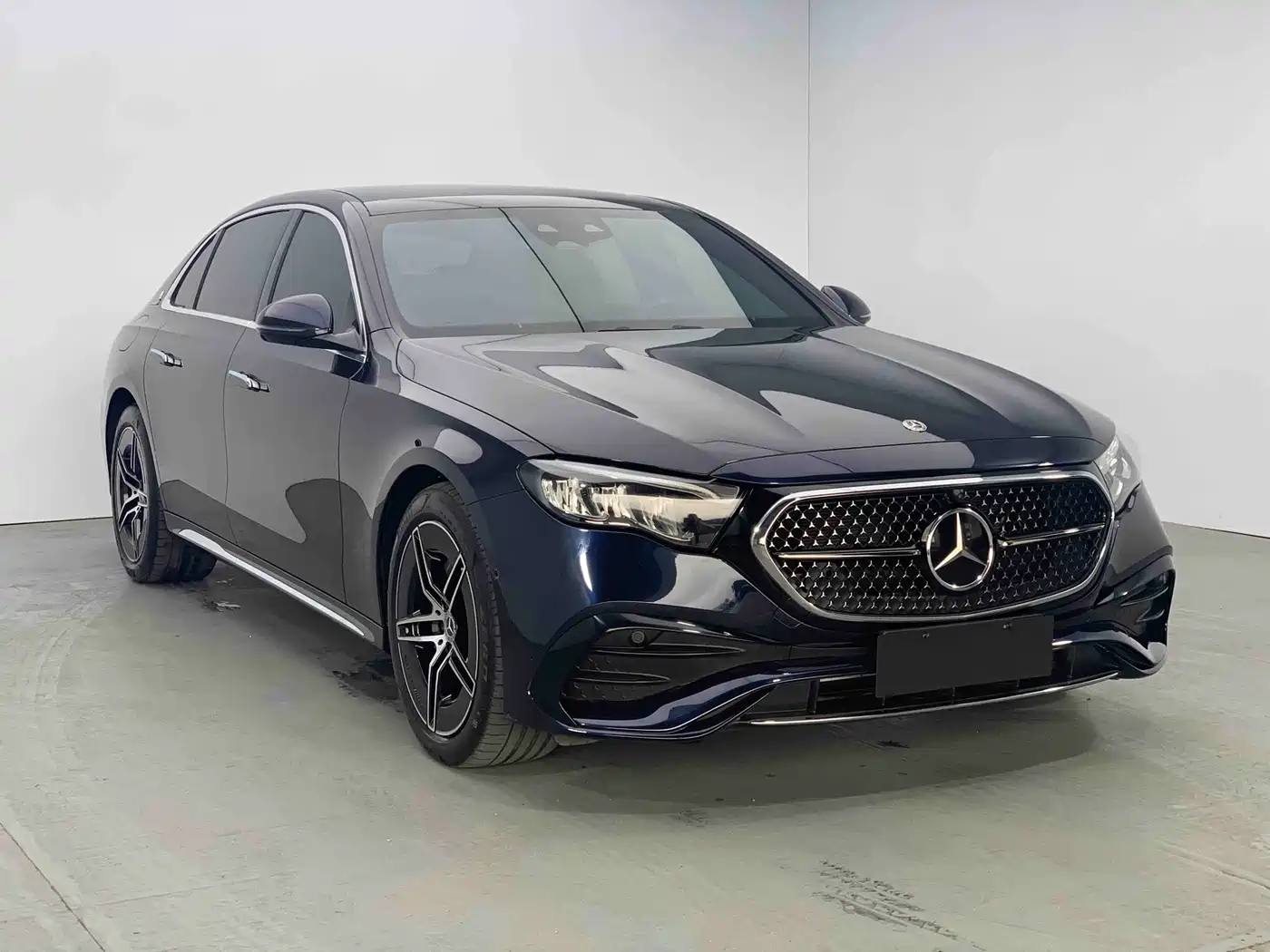 Mercedes-Benz E-Class 2025 E 300 L Luxury Sport фото 3