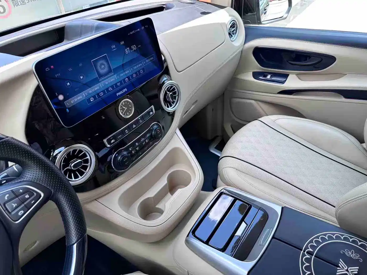 Mercedes-Benz Vito 2023 2.0T Business 7-Seater фото 7