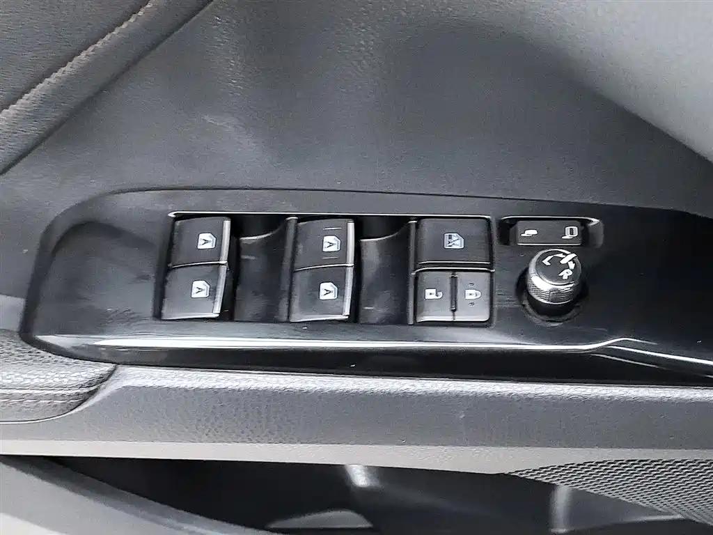 Toyota Camry 2018 2.0G Luxury Edition фото 9