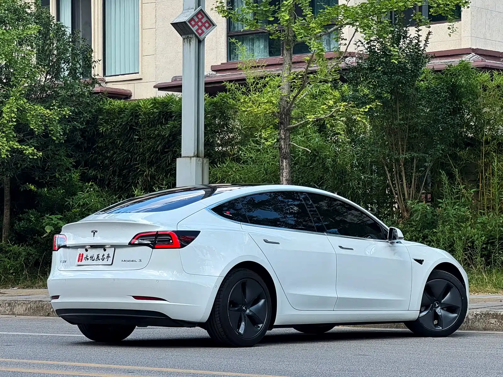 Фото 12 - Tesla Model 3