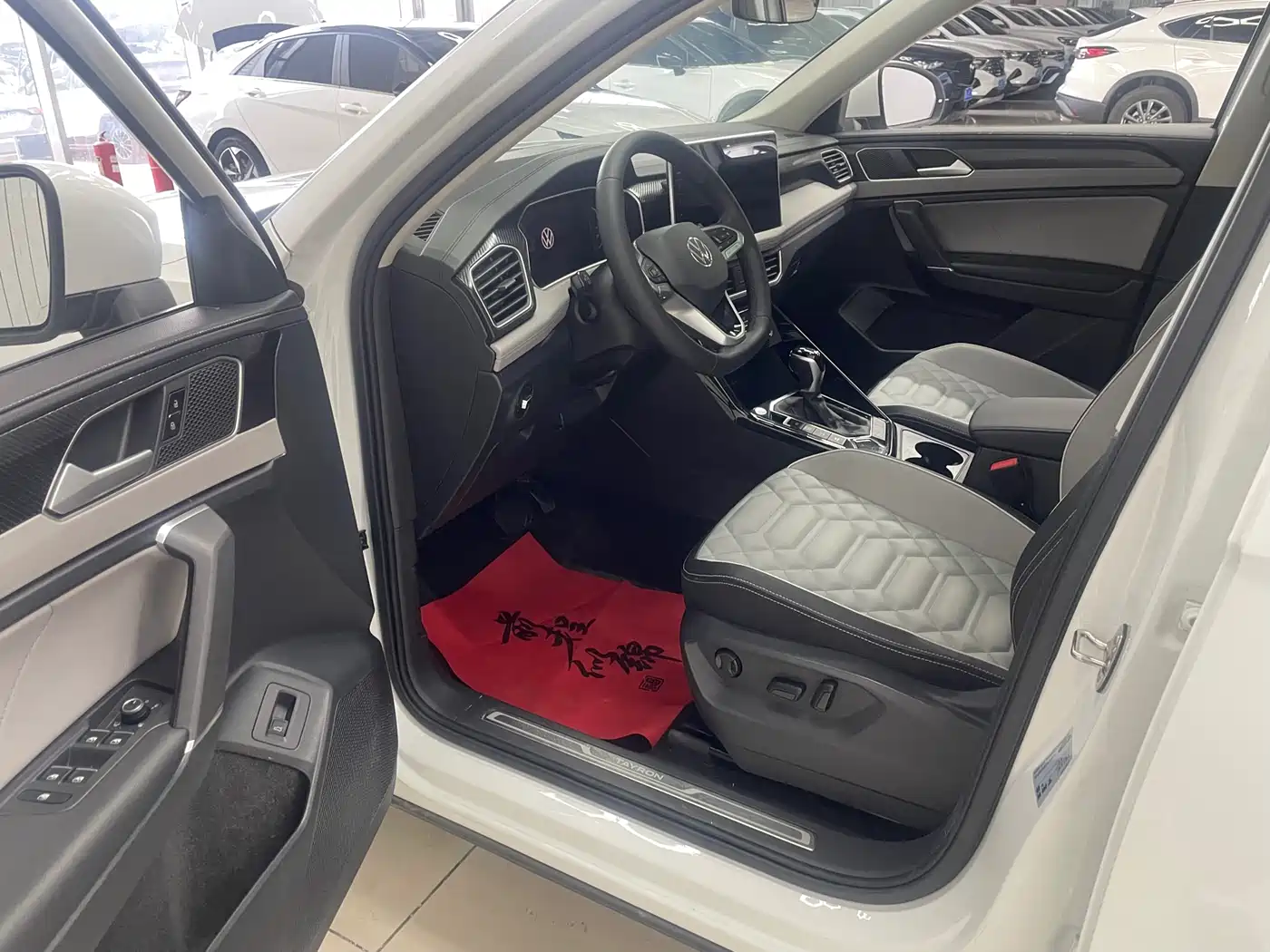 Volkswagen Tayron 2023 280TSI 2WD Luxury Plus Advanced Edition фото 8