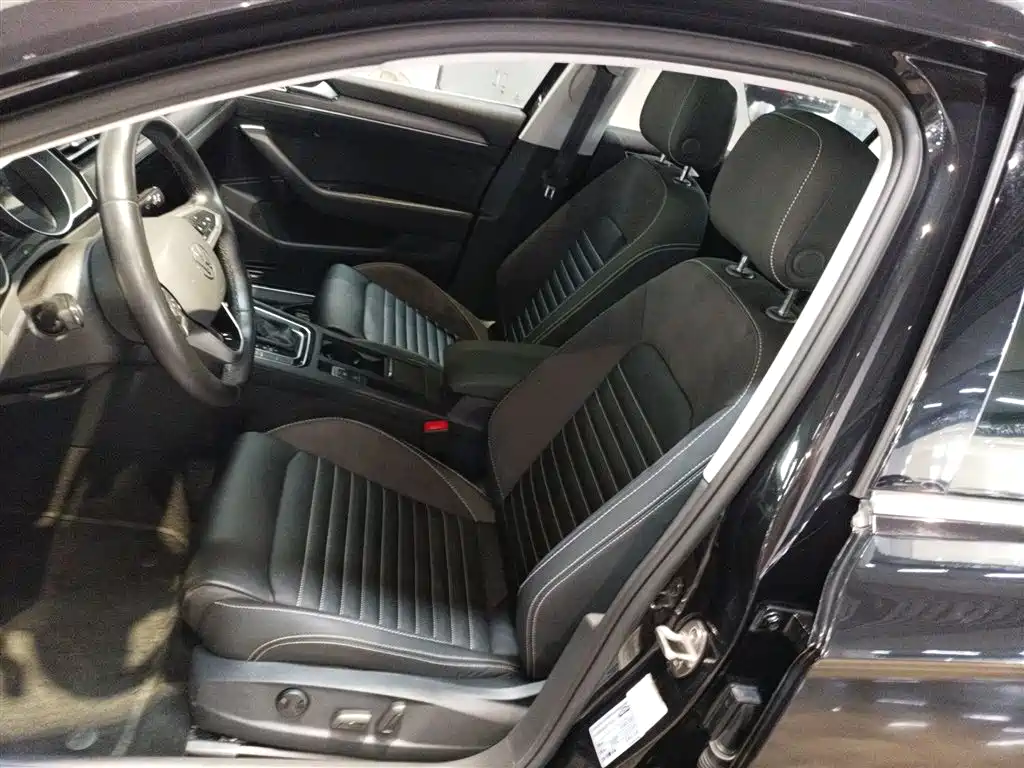Volkswagen Magotan 2020 330TSI DSG Leading фото 14