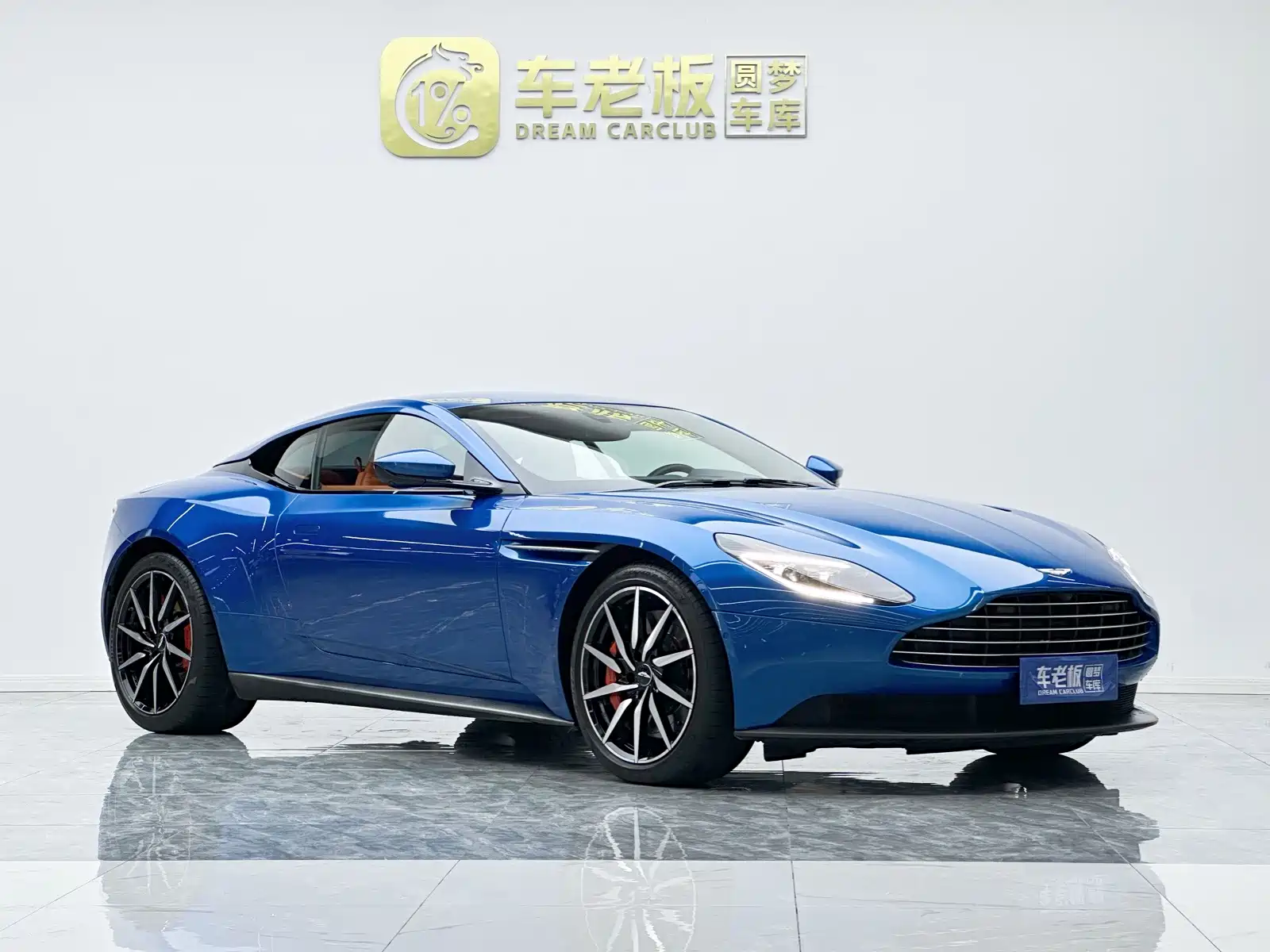 Фото 3 - Aston Martin DB11