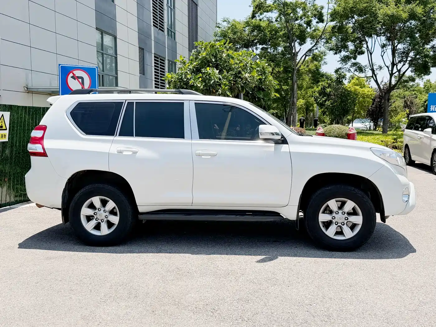 Toyota Prado (Import) 2014 2.7L Automatic Standard Edition фото 7