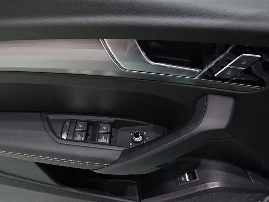 Audi Q5L 2025 40 TFSI Fashion Dynamic фото 20