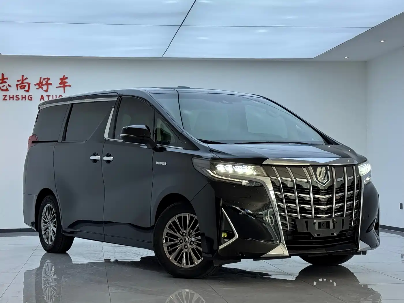 Toyota Alphard 2020 Hybrid 2.5L Premium Edition фото 3