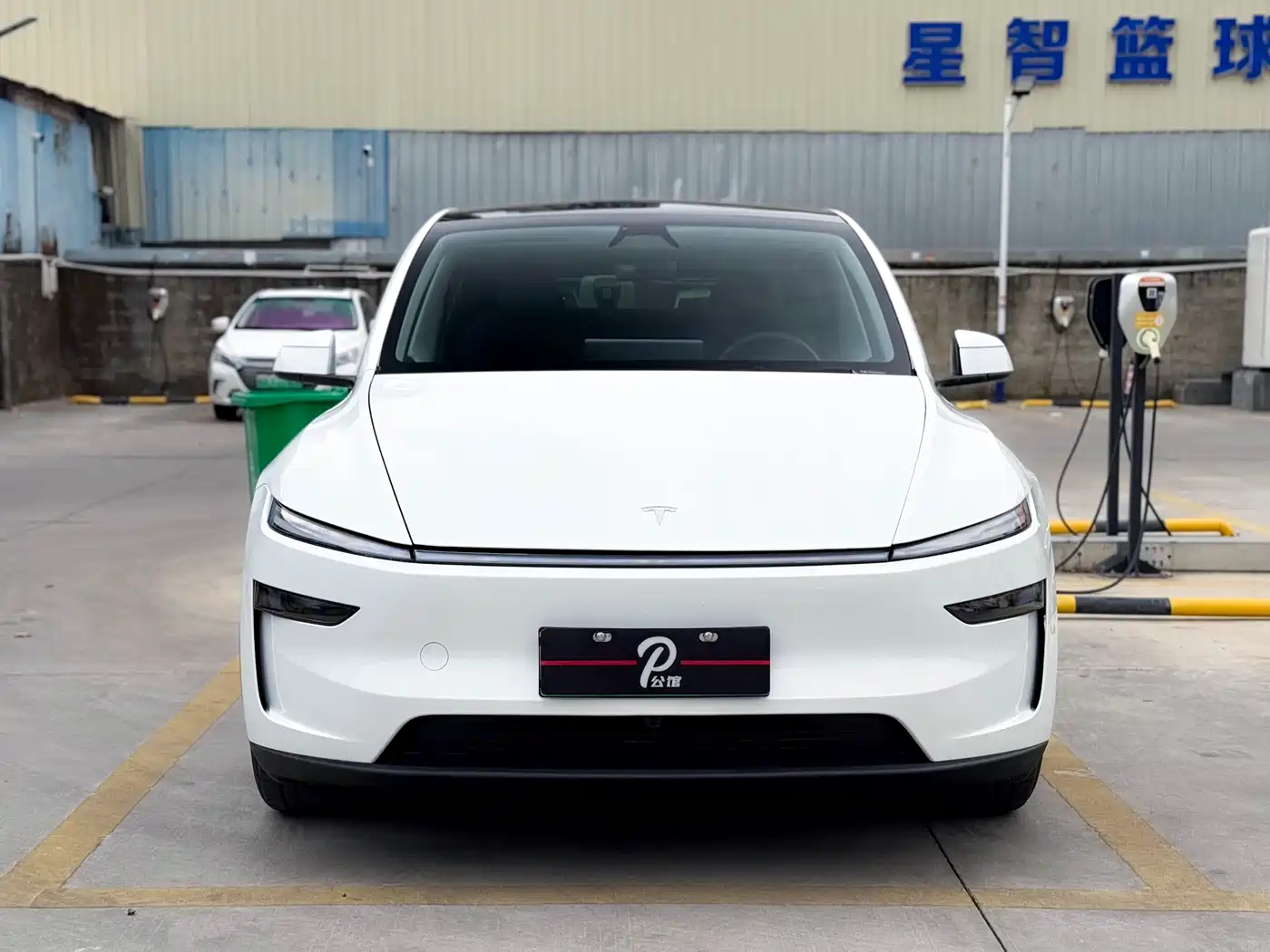 Tesla Model Y 2025 Rear-Wheel Drive фото 2