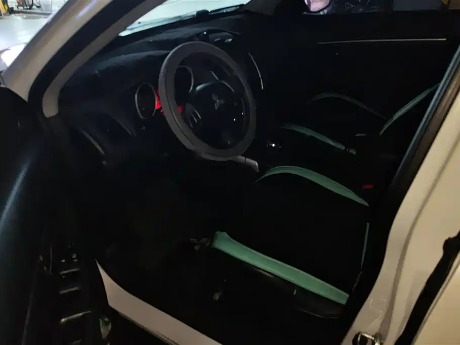 Mitsubishi ASX 2013 2.0L CVT 2WD Elite фото 9