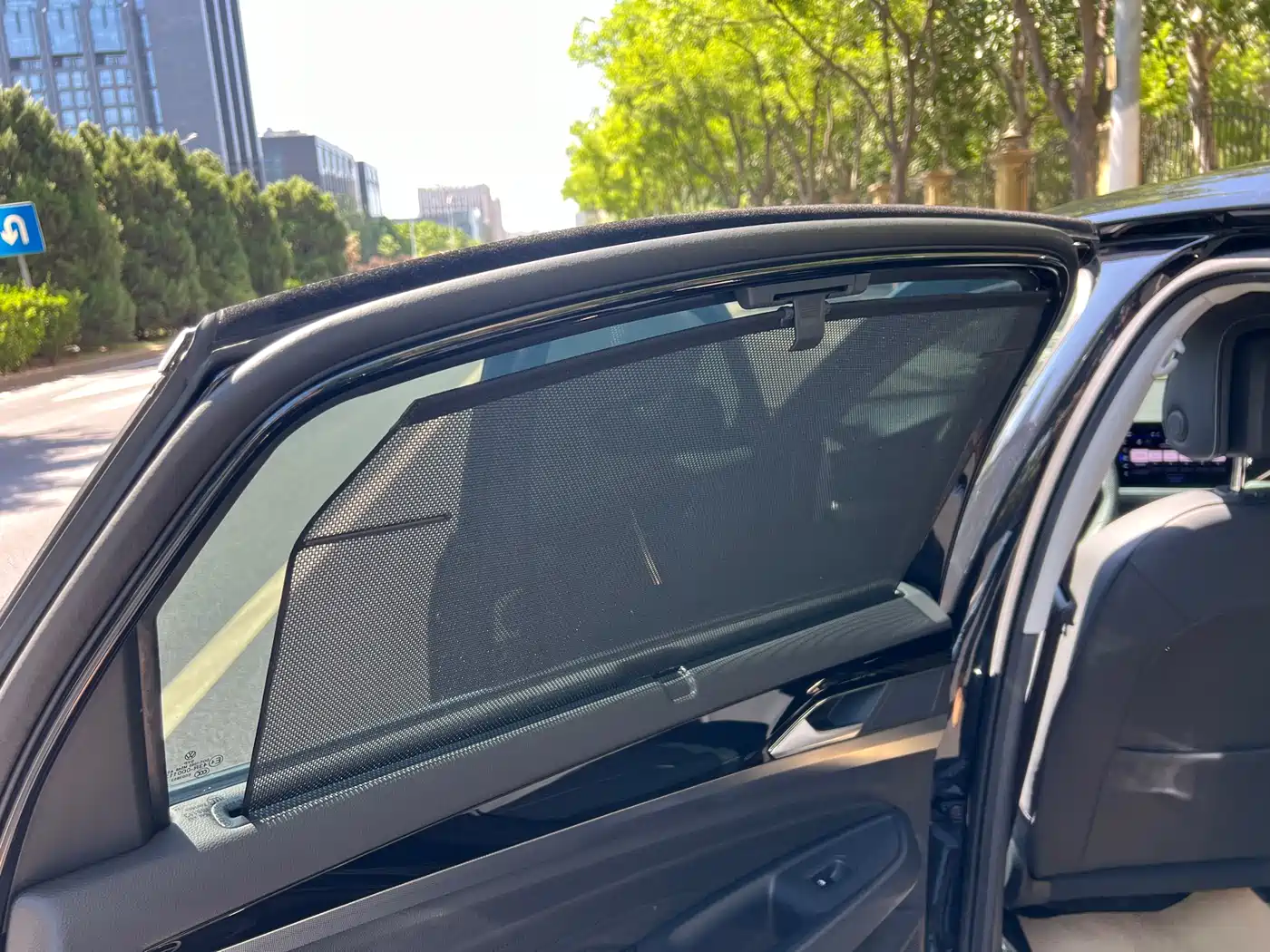 Volkswagen Passat 2024 380TSI Luxury фото 9