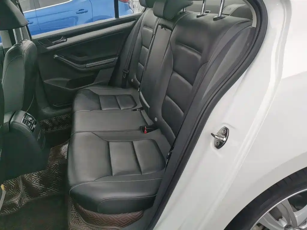 Volkswagen Sagitar 2018 280TSI DSG Spark Edition фото 17