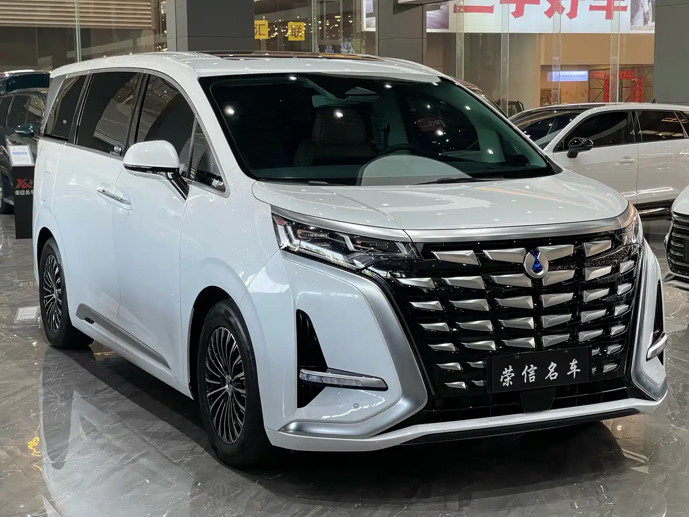 Denza D9 2024 DM-i 980 AWD Prestige фото 3