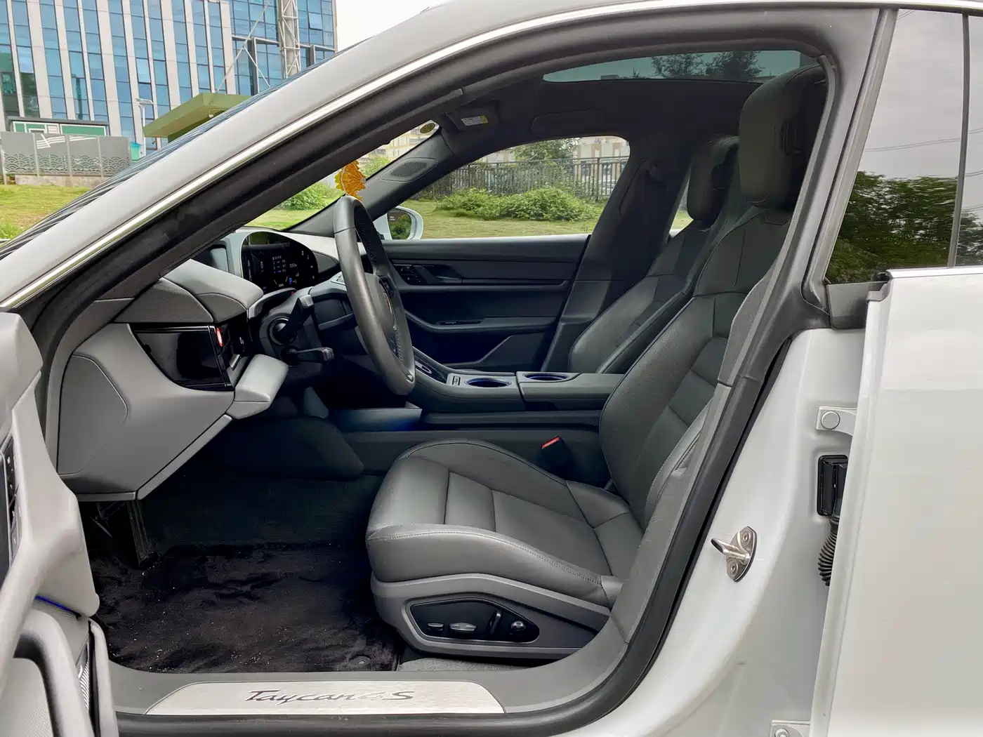 Porsche Taycan 2019 Taycan 4S фото 9