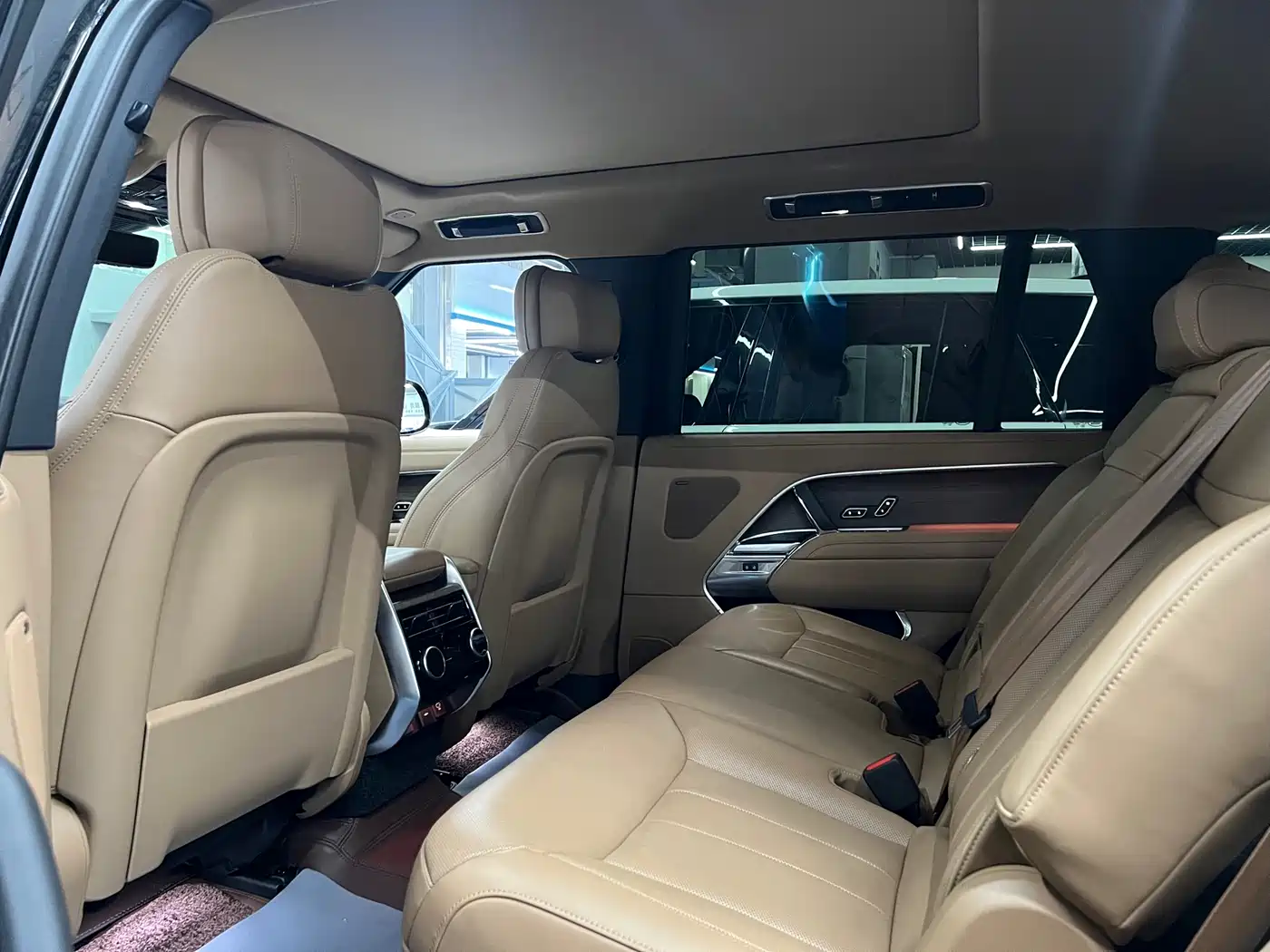 Land Rover Range Rover 2025 3.0 L6 400PS Flourishing Era Extended Wheelbase 7-Seater фото 5
