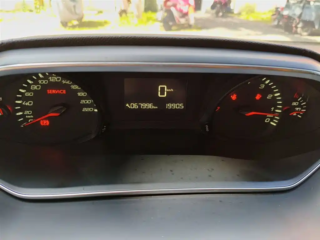 Peugeot 308 2018 1.6L Manual Fashion Edition фото 8