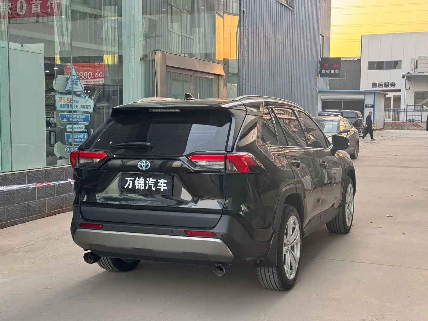 Toyota RAV4 Rongfang 2023 Hybrid 2.5L E-CVT 2WD Elite Edition фото 4