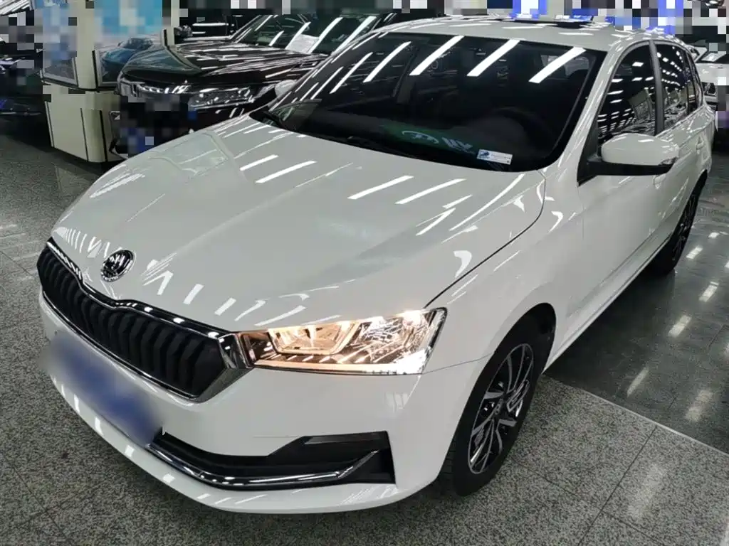Škoda Skoda Rapid Spaceback 2020 1.5L Auto Comfort фото 2