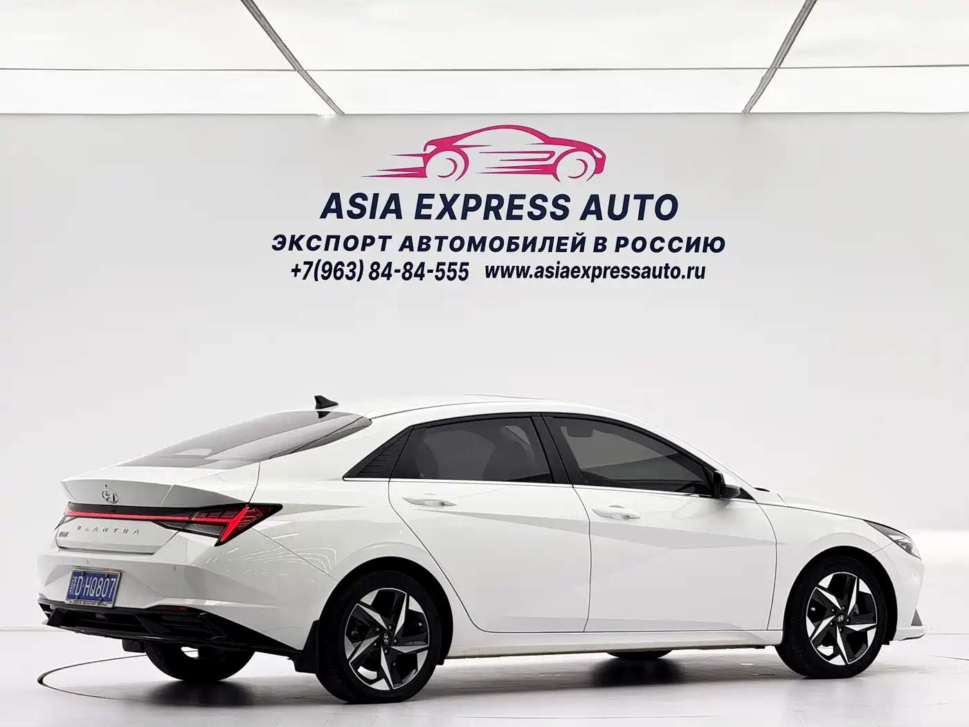 Hyundai Elantra 2022 1.5L CVT LUX Premium Edition фото 4