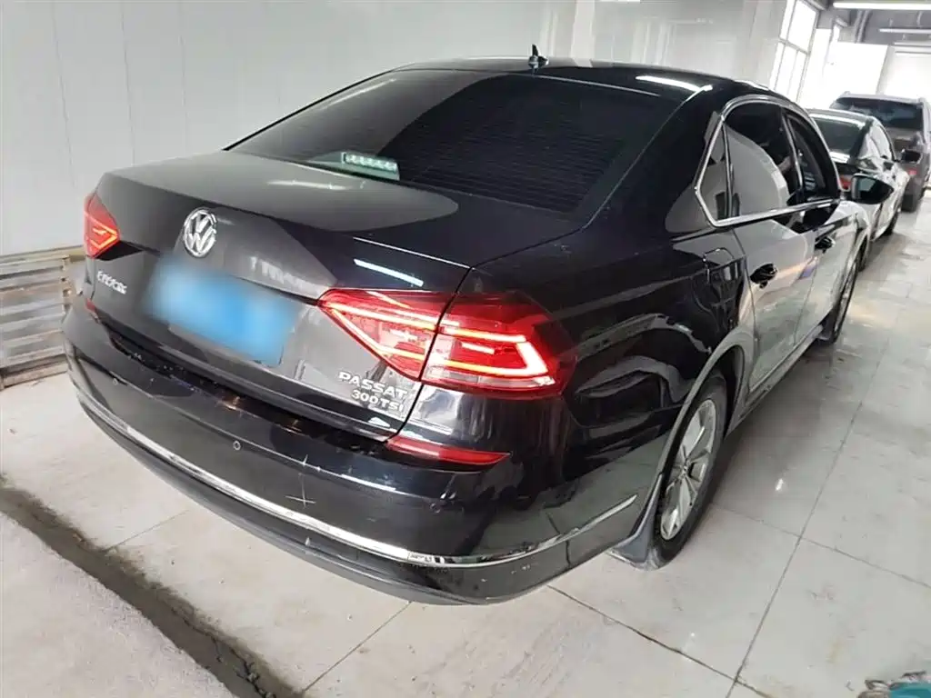Volkswagen Passat 2017 330TSI DSG Prestige фото 7