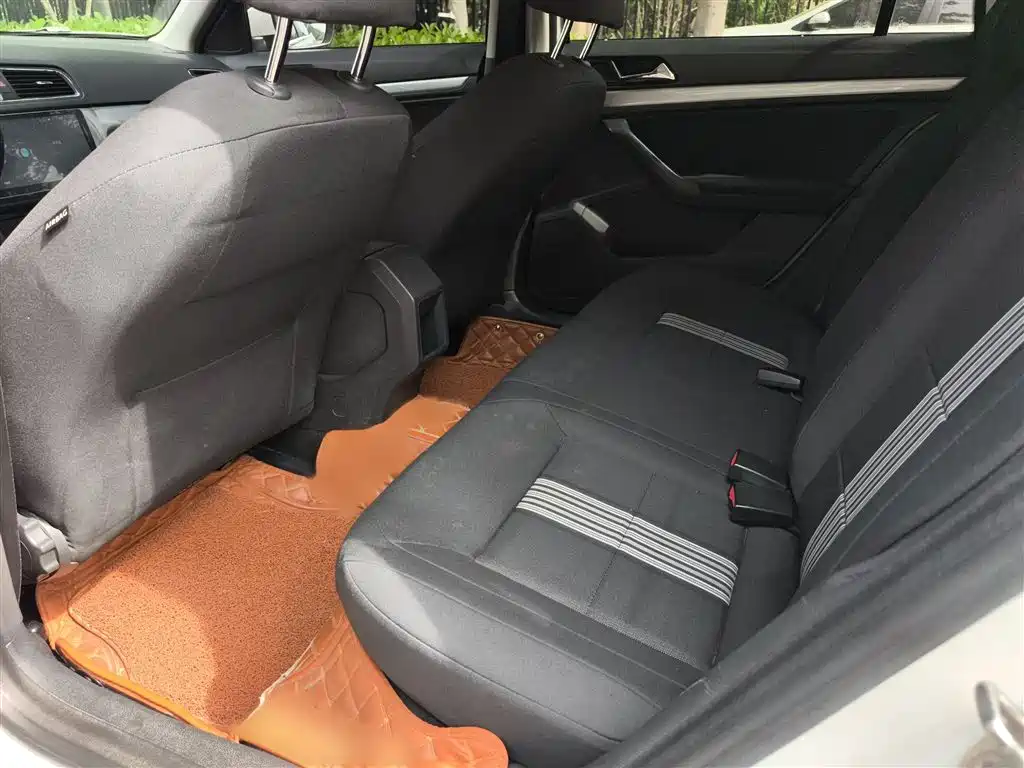 Volkswagen Lavida Tour 2017 1.6L Automatic Trend Edition фото 19