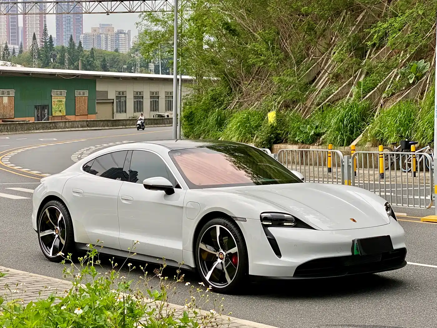 Porsche Taycan 2019 Taycan 4S фото 3