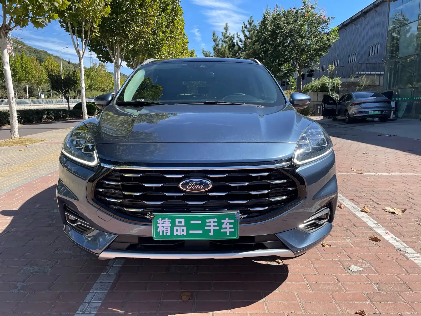 Фото 2 - Ford Escape