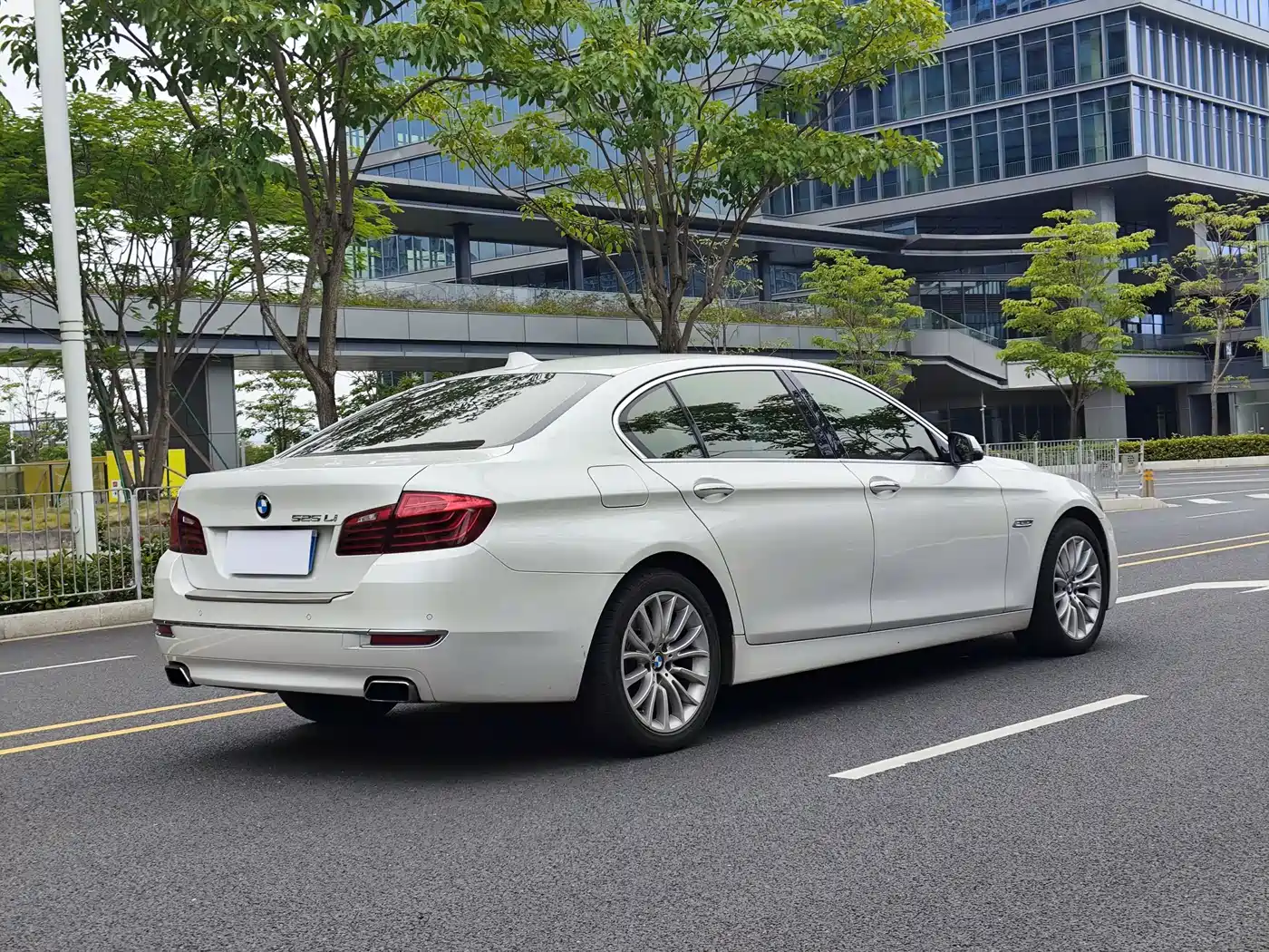 BMW 5 Series 2017 525Li Luxury Design Package фото 6